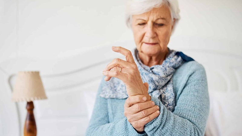 Da người cao tuổi dễ bị ngứa vào mùa đông