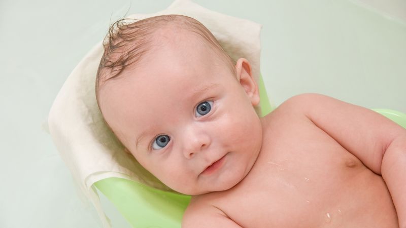 Chú ý khi tắm cho trẻ bị cúm A